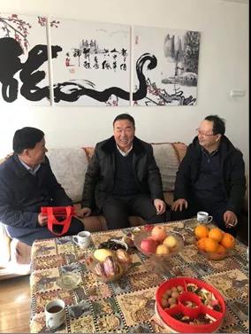 敦煌種業(yè)領(lǐng)導(dǎo)看望慰問公司老干部、老黨員及困難黨員職工