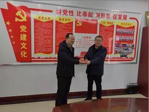 敦煌種業(yè)領(lǐng)導(dǎo)看望慰問公司老干部、老黨員及困難黨員職工